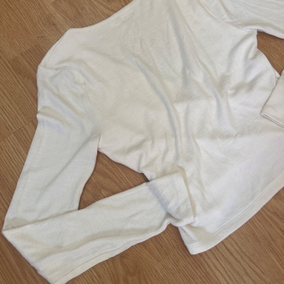 Abercrombie & Fitch Ivory Soft A&F Cozy Long Sleeve Cropped Sweater Top Size Med - Picture 8 of 8